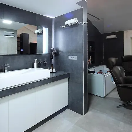 Redrose Apartment
