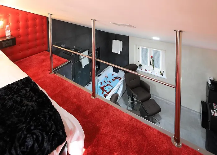 Redrose アパート ピラン